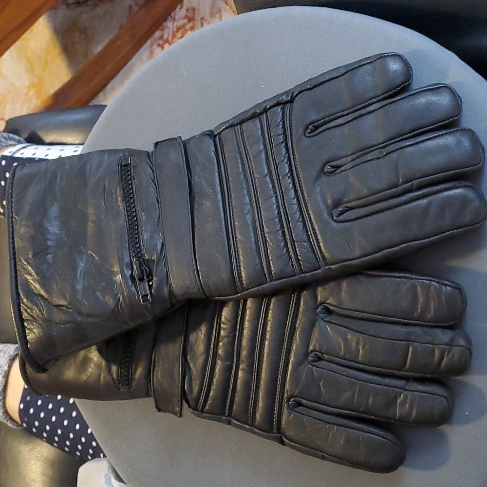 Motorcycle,  gauntlet leather gloves. Lined, snap together,  zipper‎ pockets.
